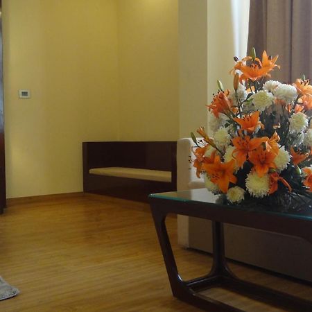 Hotel The Legend Prayagraj Esterno foto