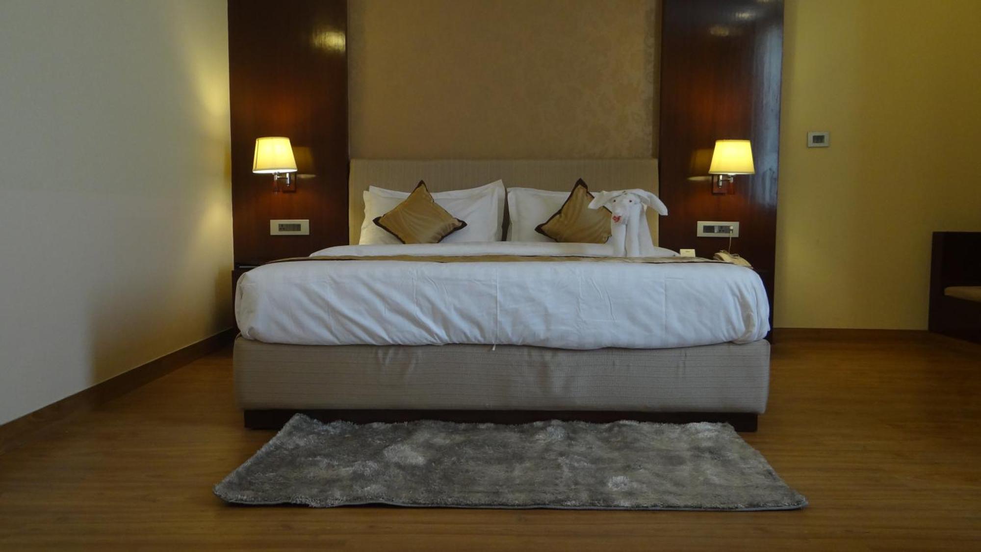 Hotel The Legend Prayagraj Esterno foto